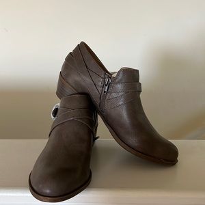 Life Stride Brown Ankle Boots